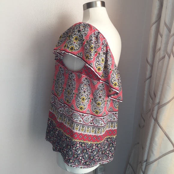 Lily Black Ruffle One Shoulder Floral Top Size XL - Picture 2 of 8